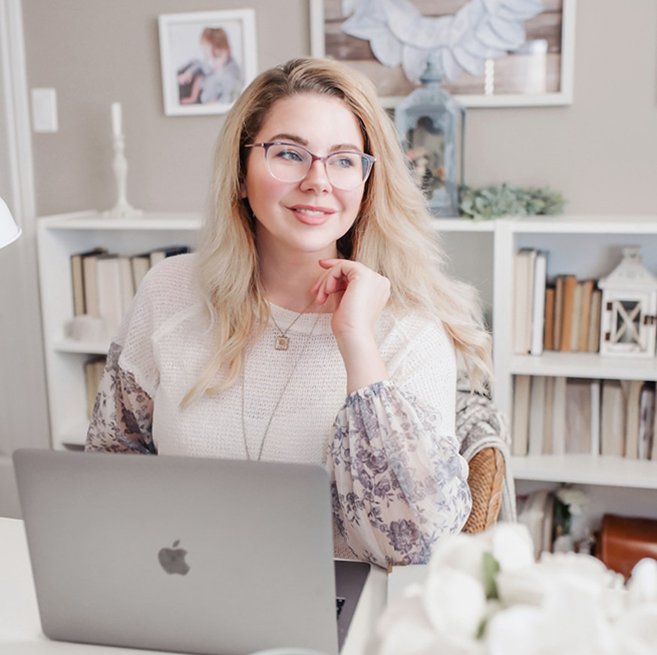 https://mavericktechsol.com/wp-content/uploads/2022/10/decor-main-testimonial-b.jpg
